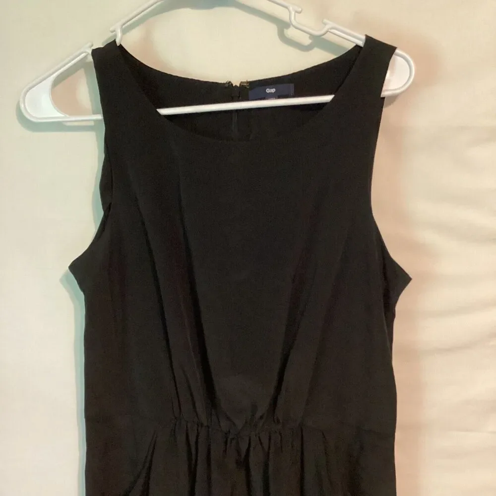 1133 NWOT GAP Sleeveless Black Dress Size 2 Pockets Elastic Back Waist